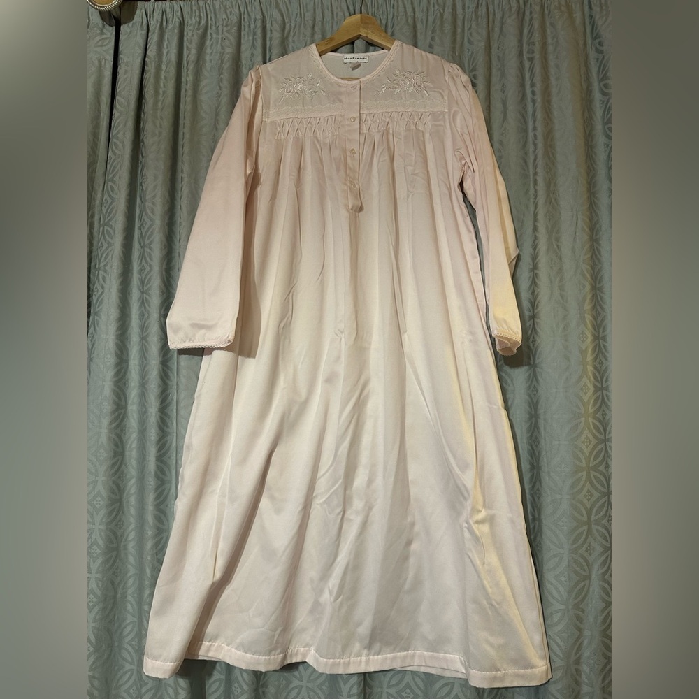 Miss Elaine Pink Embroidered “Touch The Inside” Long Sleeve Nightgown Women’s M